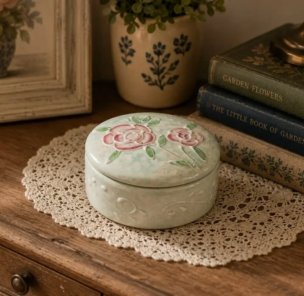 Vintage Trinket Box Roses on the Cover / Lid